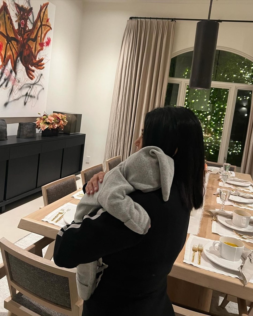 Kourtney Kardashian และ Rocky ลูกชายของ Travis Barker ได้รับของขวัญวันเกิดที่ไม่ซ้ำใคร