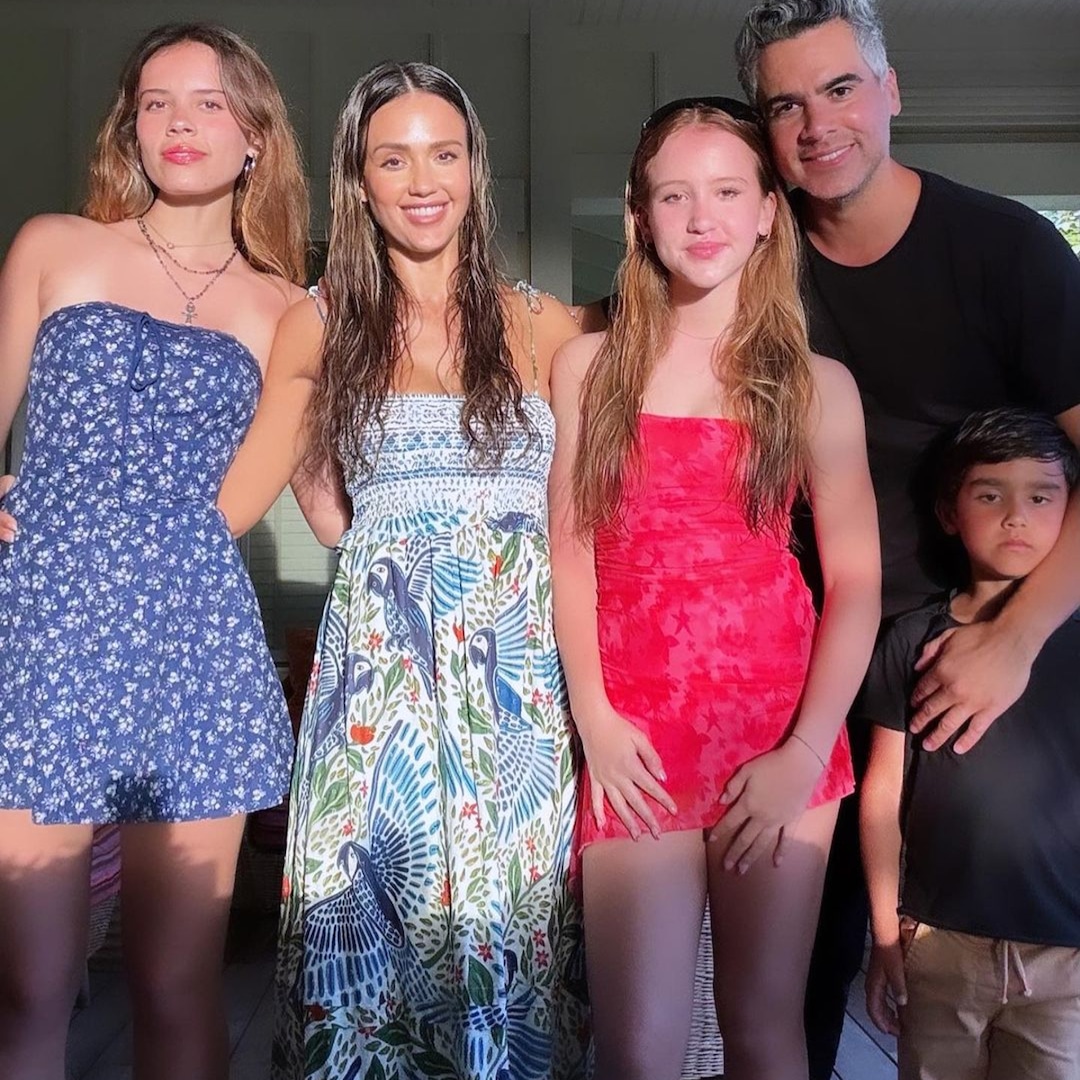 An Honest Look at Jessica Alba and Cash Warren’s Cutest Moments With Their Kids – E! Online An Honest Look at Jessica Alba and Cash Warren’s Cutest Moments With Their Kids – E! Online