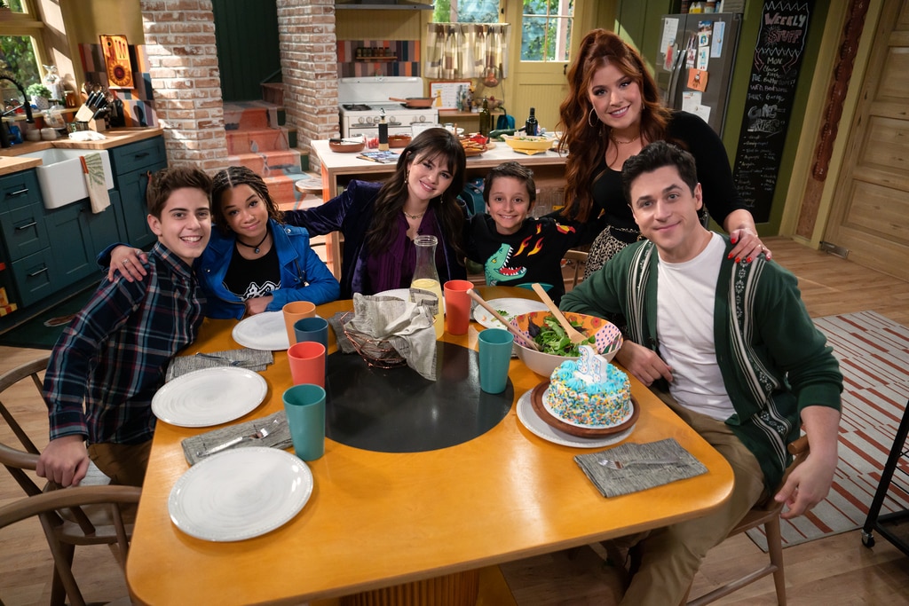 Sehen Sie Selena Gomez im neuen Trailer von Wizards Beyond Waverly Place