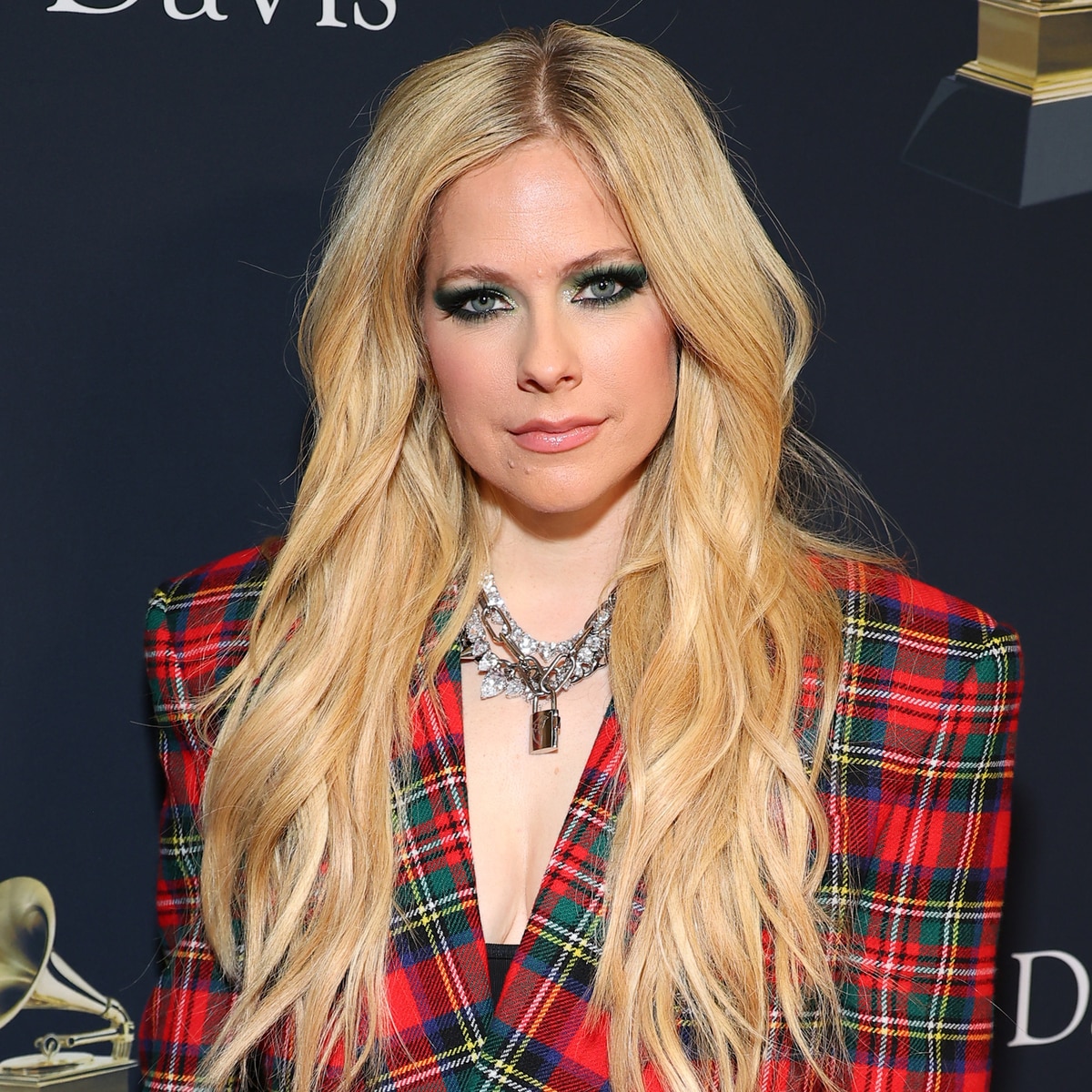 Avril Lavigne Addresses "Dumb" Body Double Conspiracy Theory