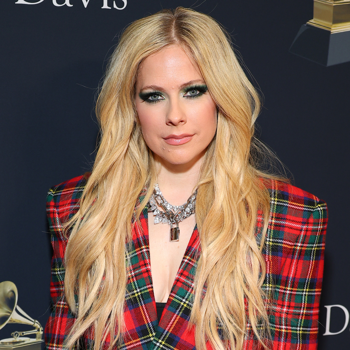 Avril Lavigne Addresses “Dumb” Body Double Conspiracy…