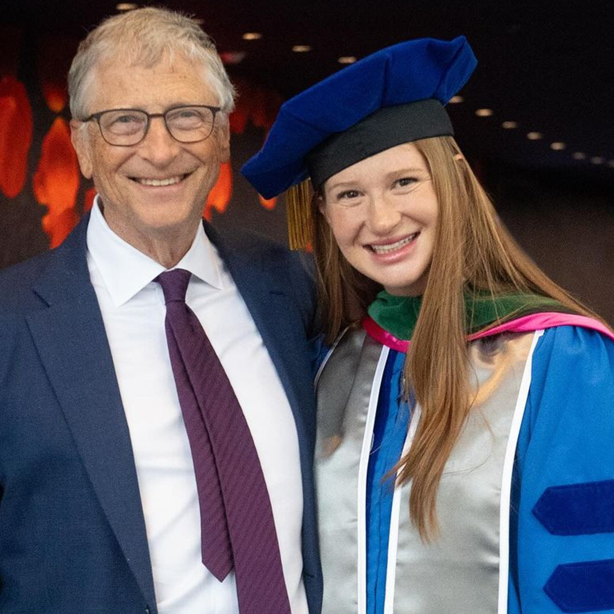 Бил Гейтс празнува завършването на дъщеря си Дженифър Гейтс от Медицинско училище