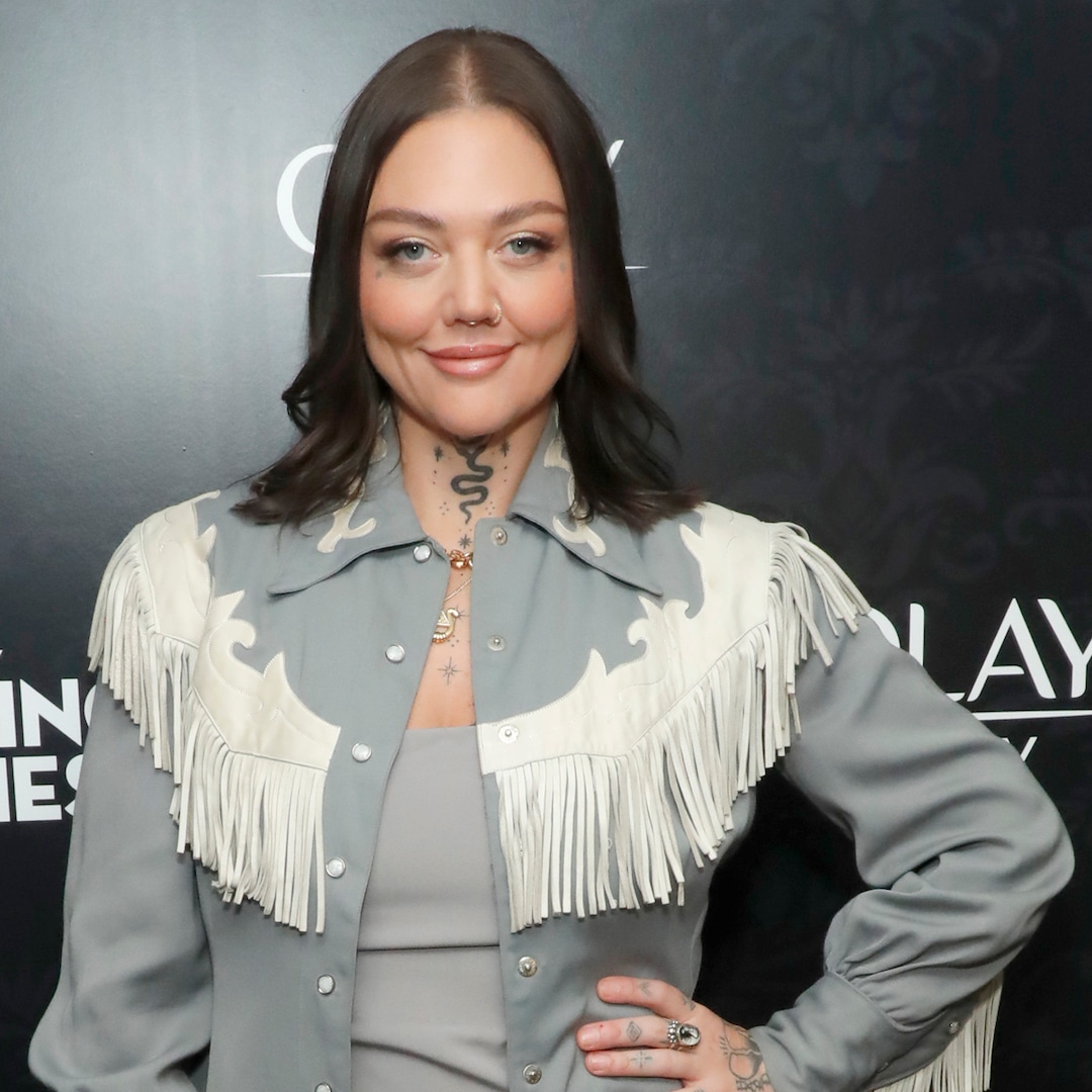 Ел Кинг излага всичко на масата Певицата на Ex s