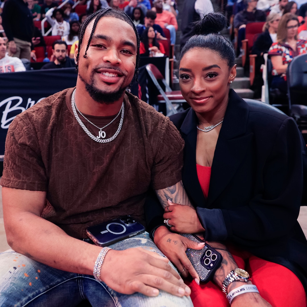Simone Biles’ Husband Jonathan Owens Reveals Who He Thinks Is the Better Athlete – E! Online Simone Biles’ Husband Jonathan Owens Reveals Who He Thinks Is the Better Athlete – E! Online