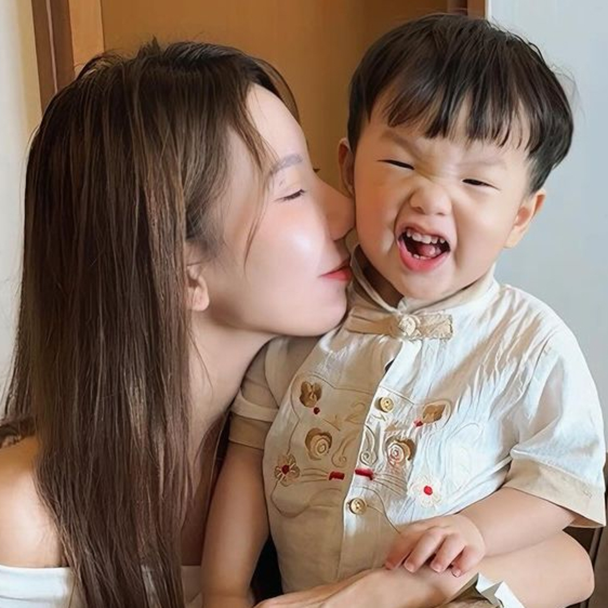 2-годишният син на инфлуенсърка Жасмин Йонг умира, след като се удави в хотелския басейн, докато родителите спят