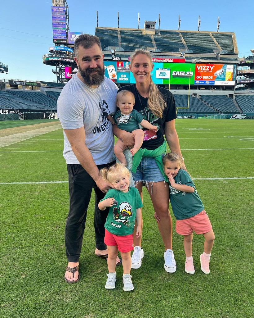 Jason Kelce, Kendisinin ve Kylie Kelce'nin Ailesine Yeni Üyeyi Tanıttı