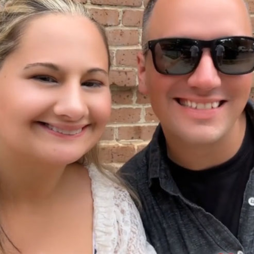 След като възобнови връзката си с бившия си годеник Кен