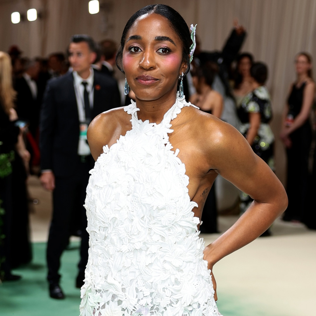 Сега това облекло Целувката на главния готвач Звездата от Мечката Айо