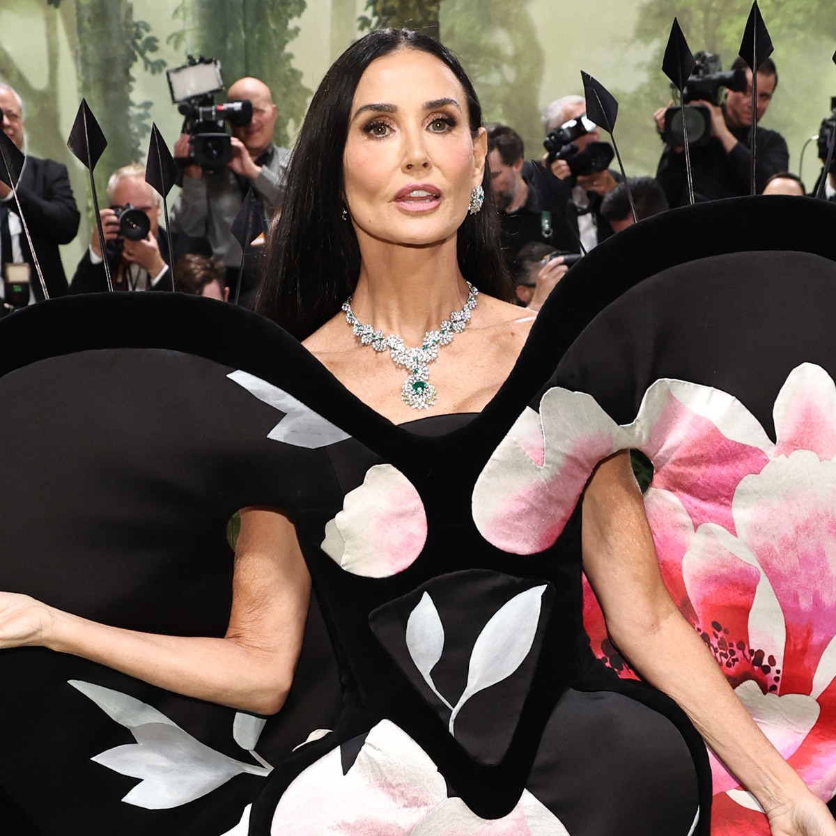 Demi Moore S 2024 Met Gala Dress Is Um Made From Wallpaper   Rs 1200x1200 240506161803 1200 Demi Moore 2024 Met Gala 