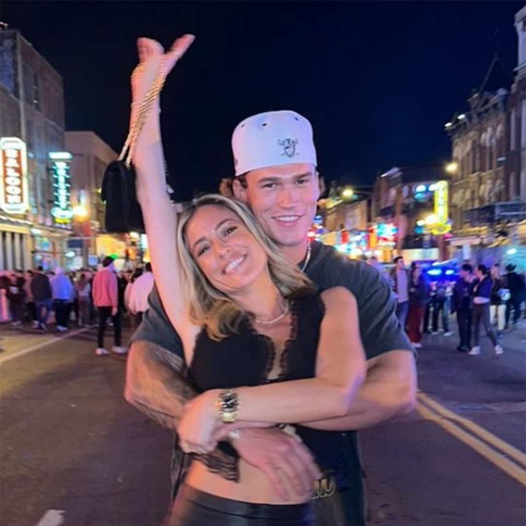 Кристин Кавалари издига връзката си с Марк Естес на следващото