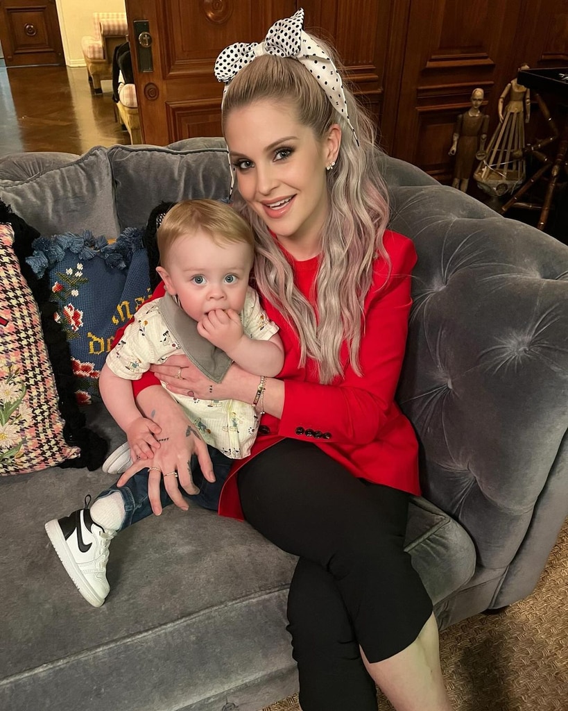 Kelly Osbourne y su hijo Sidney hacen una salida poco común para apoyar a Ozzy Osbourne