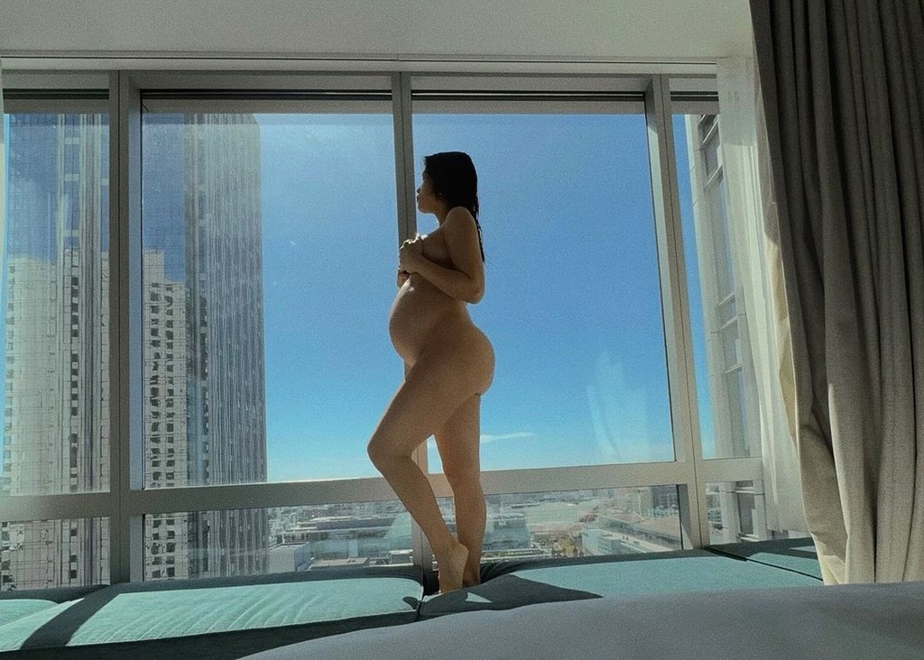 Pregnant Jenna Dewan Poses Naked in Open Window in Riskiest Photo Yet