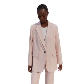 The Best Suits for Women That Make Summer Bearable The Best Suits for Women That Make Summer Bearable