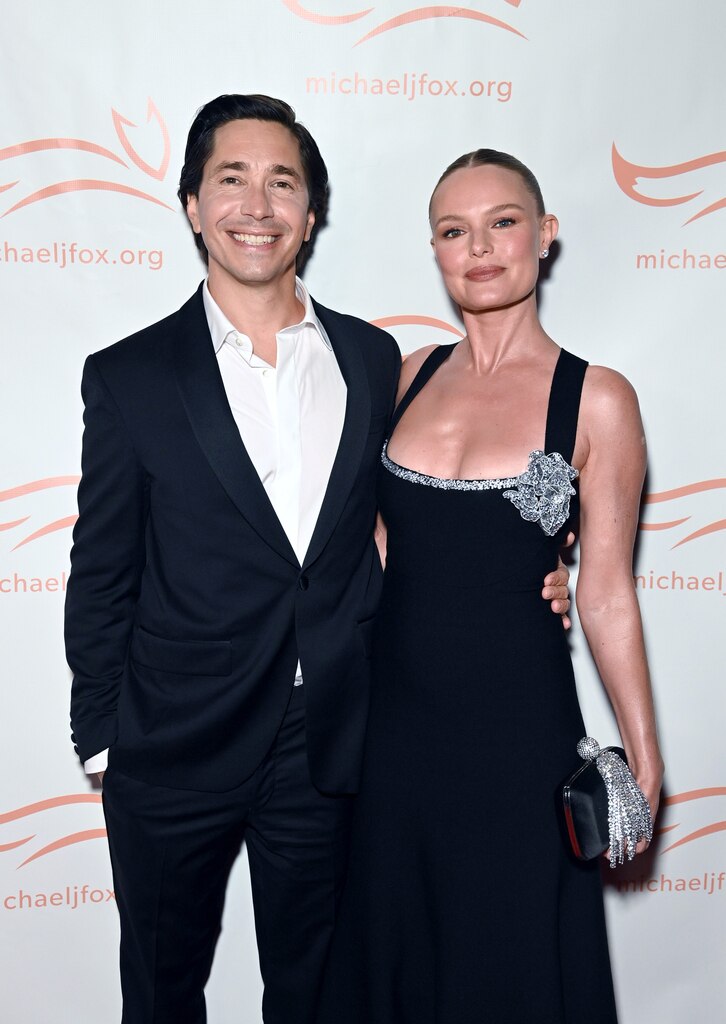 Justin Long admite que “está na cama” ao lado da esposa Kate Bosworth