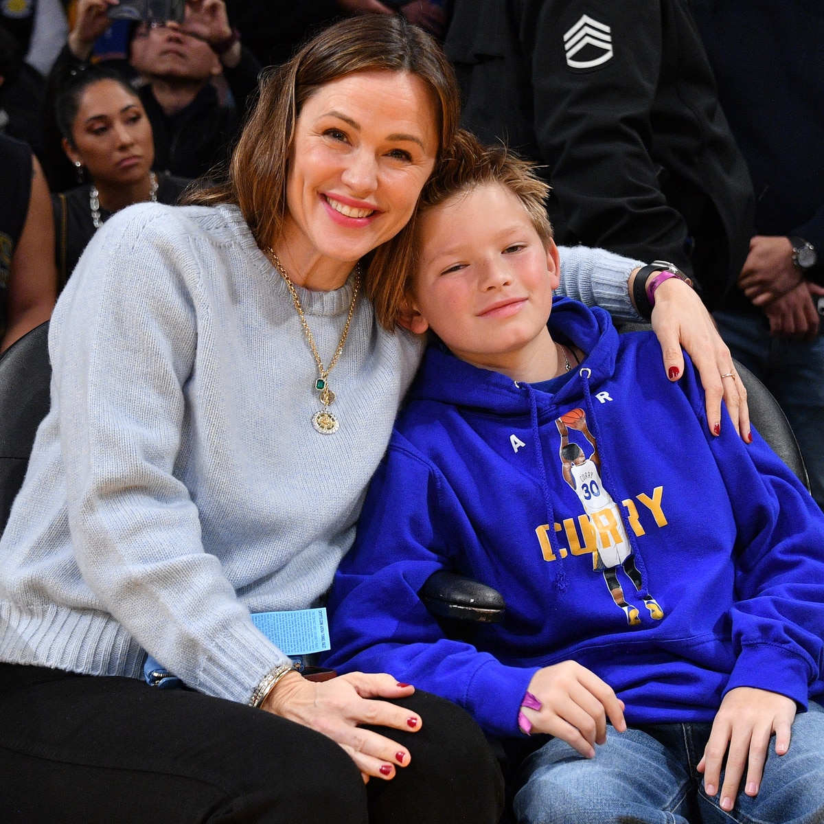 Jennifer Garner udostępnia rzadkie wideo z synem Samuelem w „Nawiedzonym domu”.