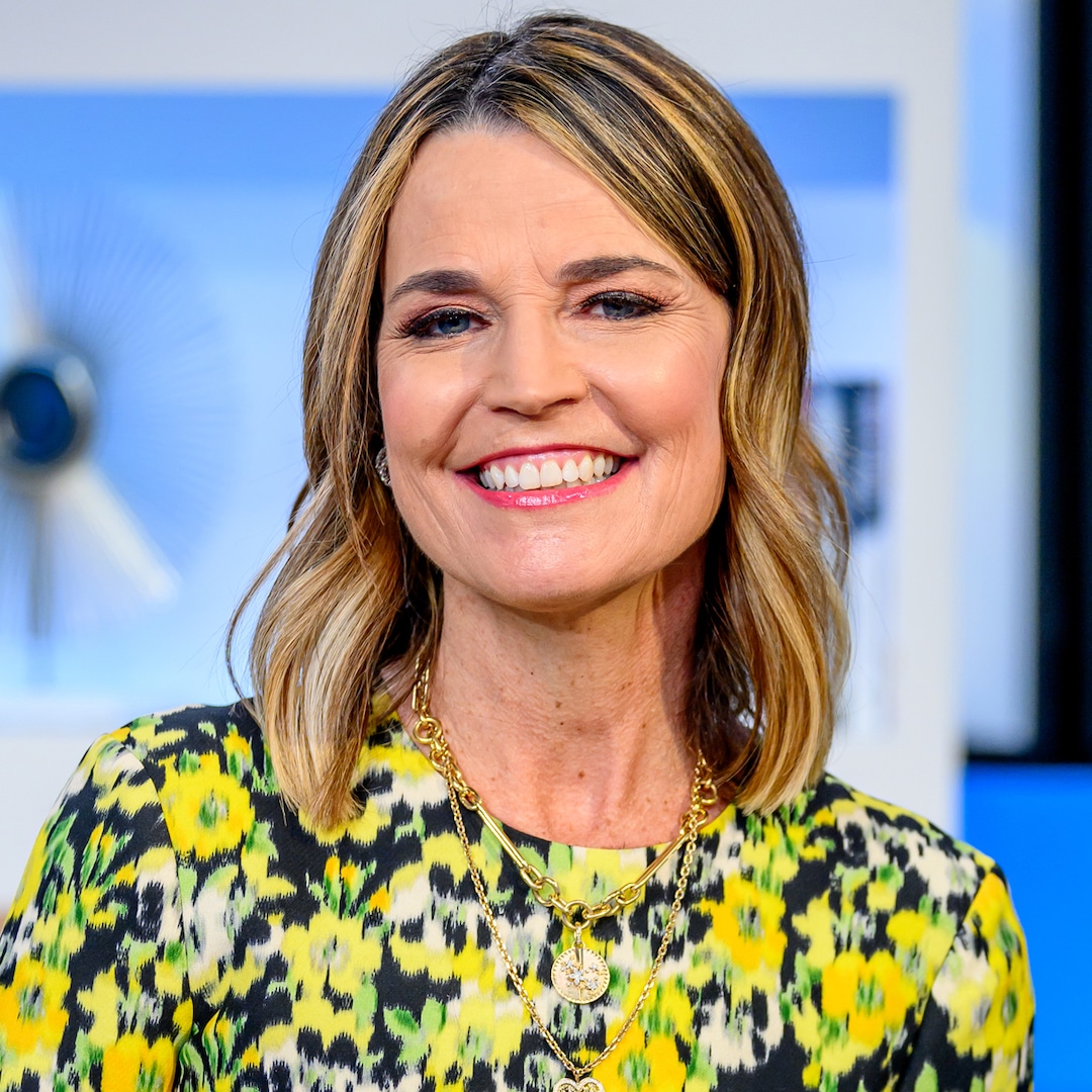 Today’s Savannah Guthrie Shares Surprise New Family Member in Holiday Card – E! Online Today’s Savannah Guthrie Shares Surprise New Family Member in Holiday Card – E! Online