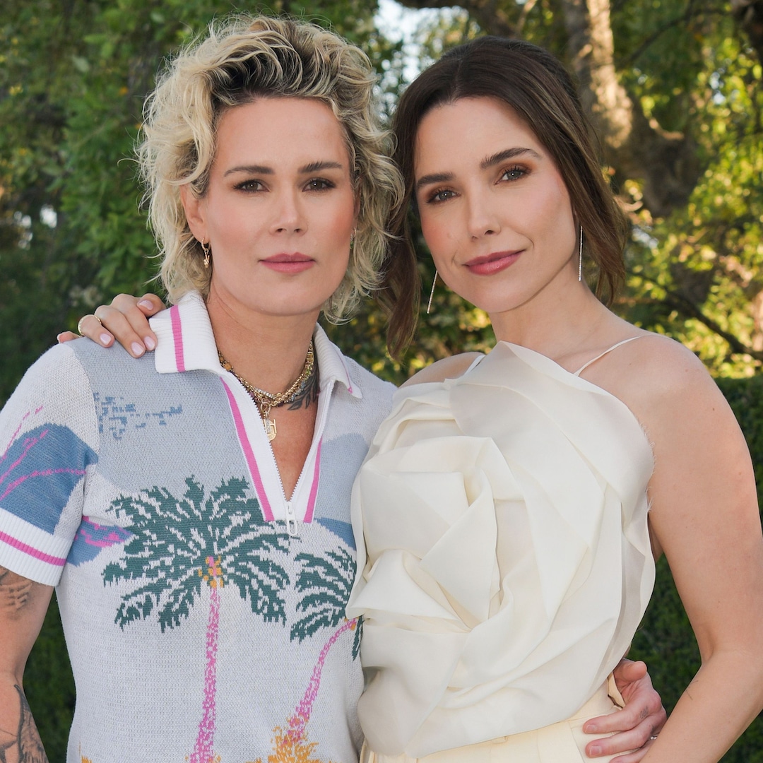 Sophia Bush and Ashlyn Harris Enjoy Date Night at Glamour’s Women of the Year Ceremony – E! Online Sophia Bush and Ashlyn Harris Enjoy Date Night at Glamour’s Women of the Year Ceremony – E! Online