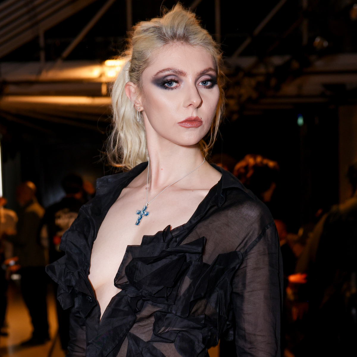 Gossip Girl's Taylor Momsen Goes Topless, Flaunts Abs on Red Carpet