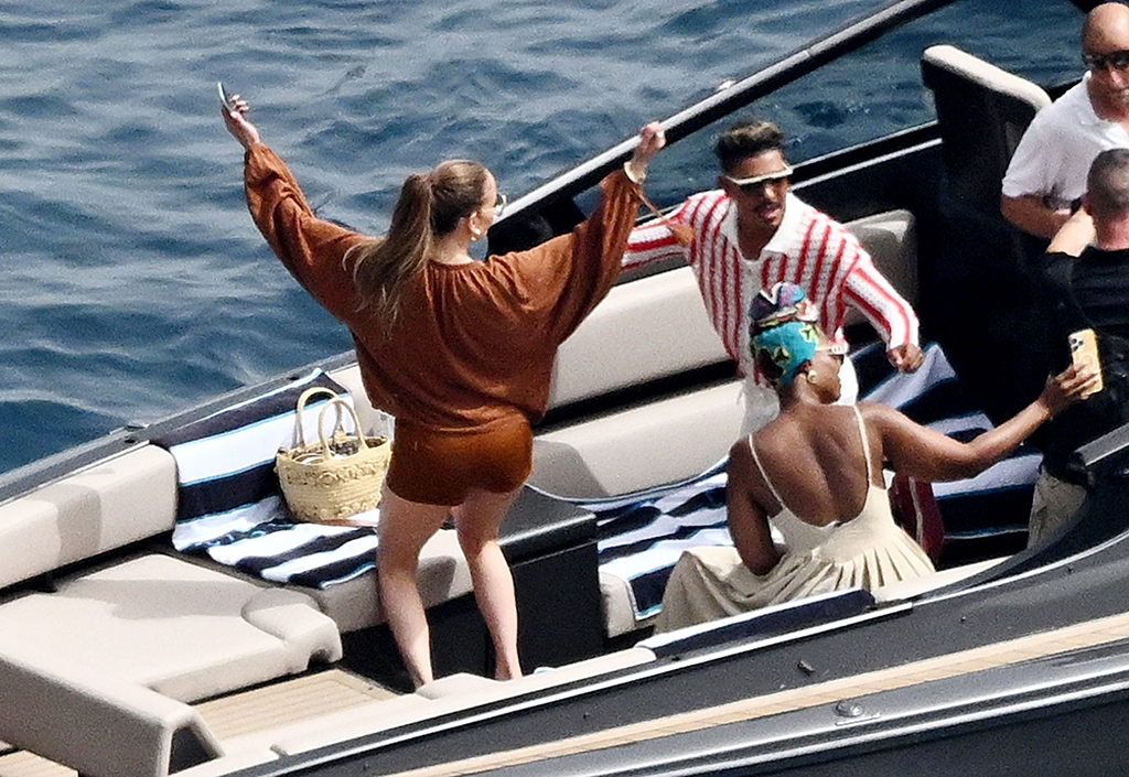 Jennifer Lopez Enjoys Boat Trip on Italy Vacation Without Ben Affleck