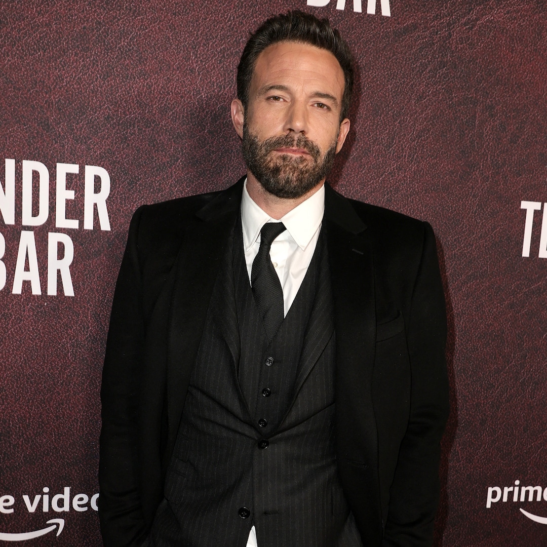 Ben Affleck Steps Out Without Wedding Ring as Jennifer Lopez Vacations in Italy – E! Online Ben Affleck Steps Out Without Wedding Ring as Jennifer Lopez Vacations in Italy – E! Online