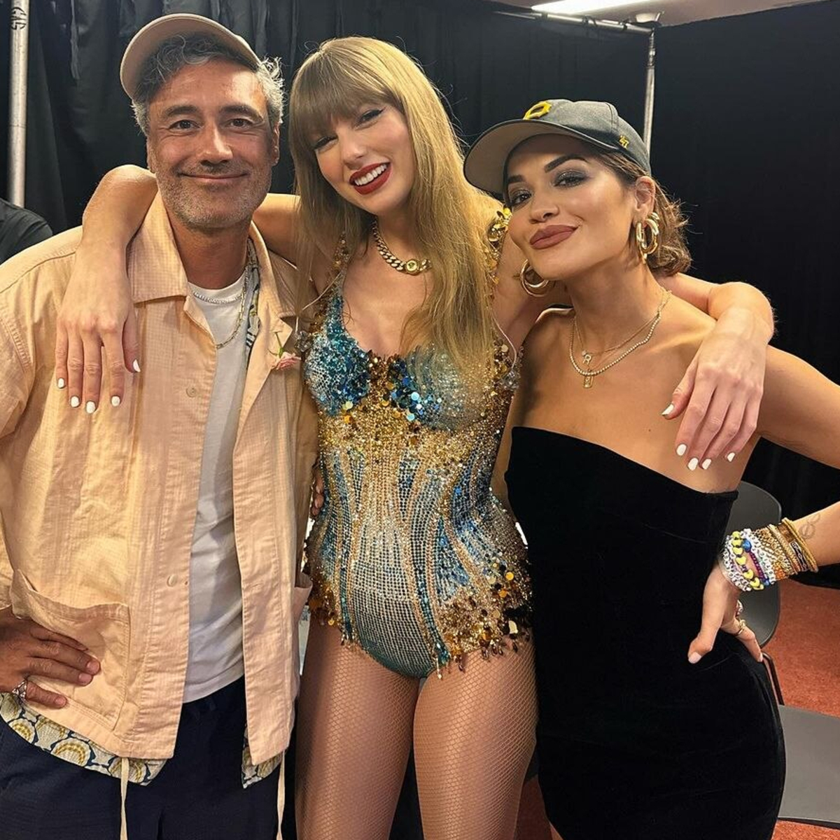 Taika Waititi, Taylor Swift, Rita Ora, Travis Kelce