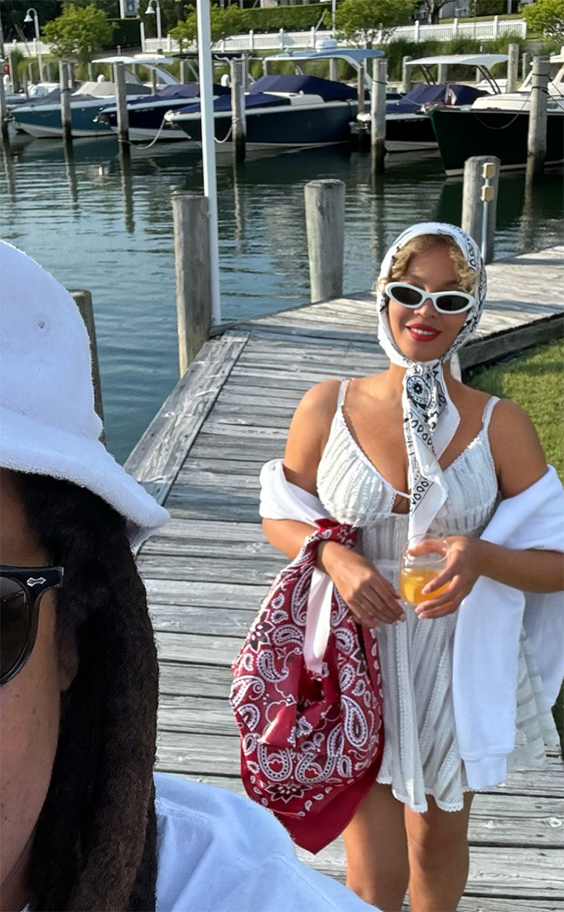Beyoncé and Jay-Z Enjoy Romantic Sunset Boat Ride 