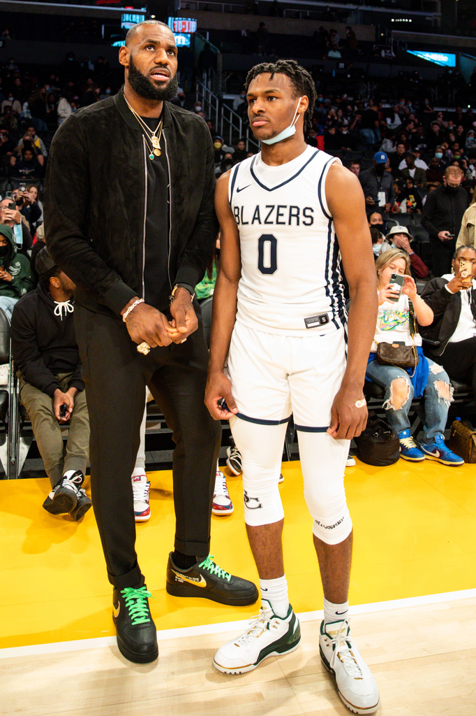 rs_682x1024-240627162014-shutterstock_editorial_12632354e.jpg?fit=around%7C682:1024&output-quality=90&crop=682:1024;center,top