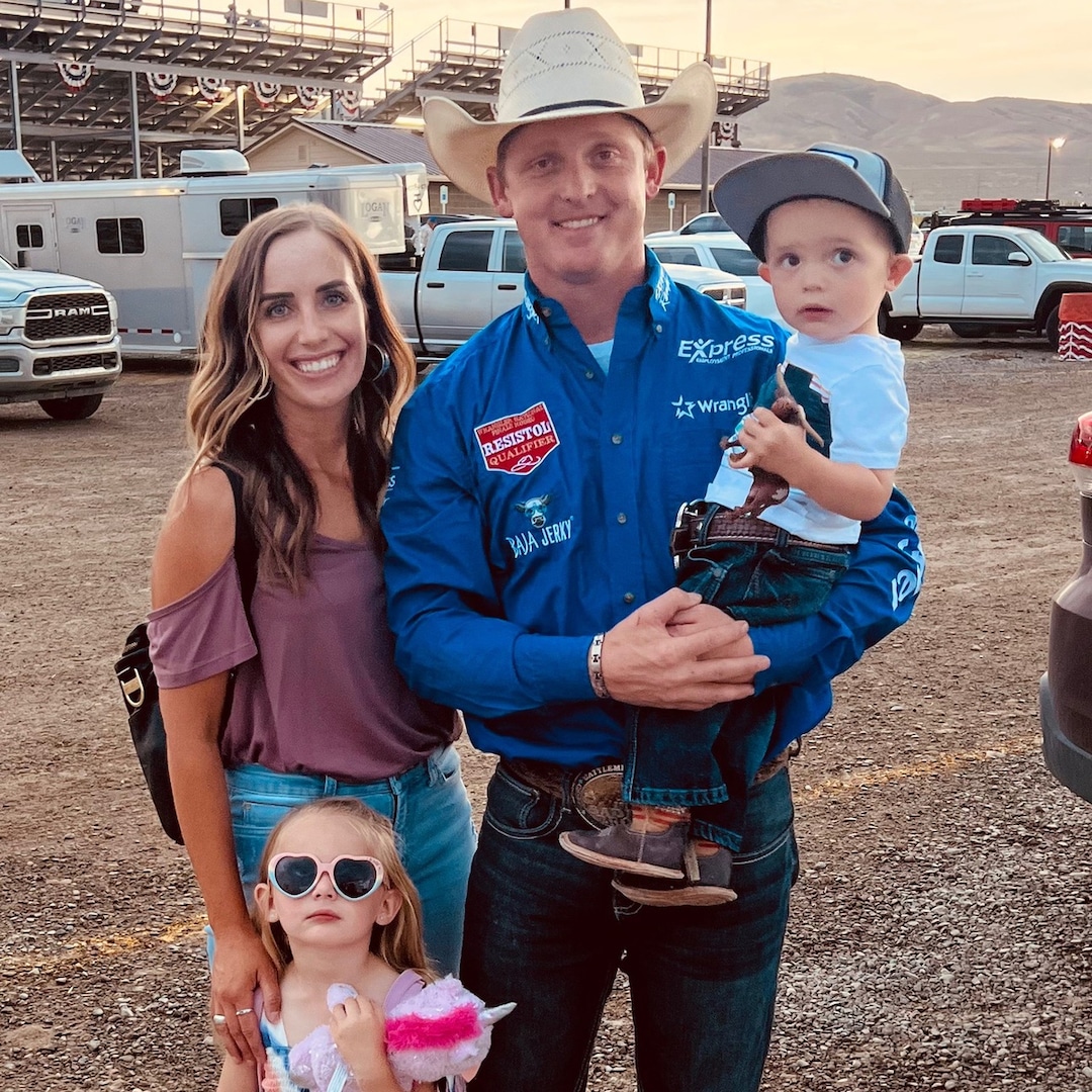 Rodeo Star Spencer Wright Remembers Late Son Levi, 3, at Heartbreaking Funeral Service – E! Online Rodeo Star Spencer Wright Remembers Late Son Levi, 3, at Heartbreaking Funeral Service – E! Online