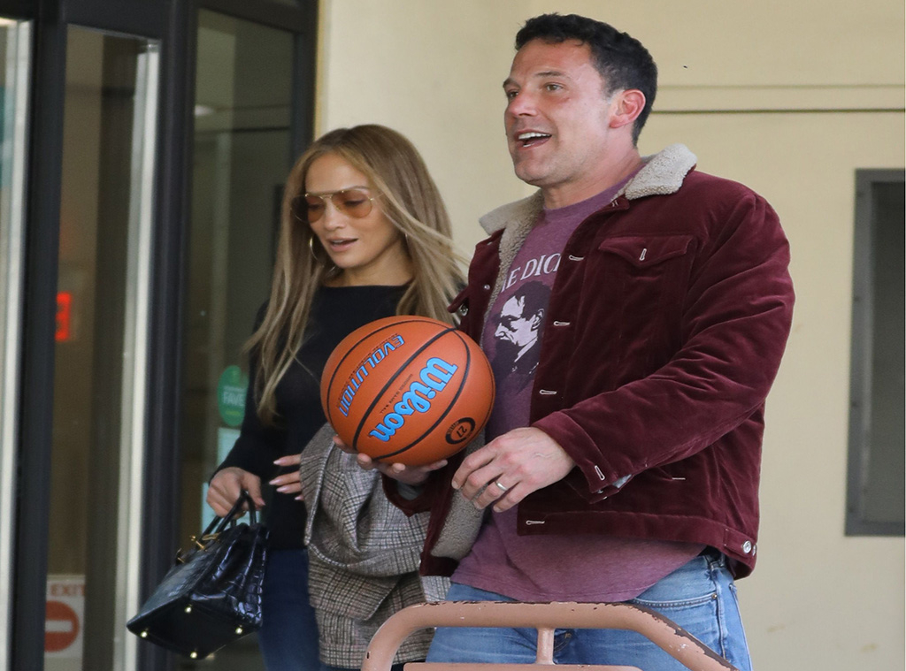 Jennifer Lopez, Ben Affleck, asistiendo al partido de baloncesto de Sons