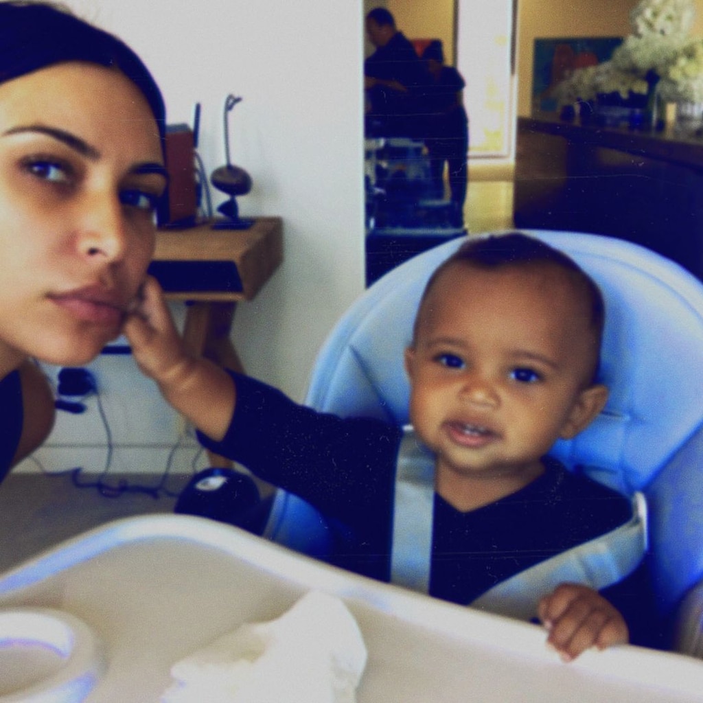 Kim Kardashian sagt, das mache Kids North und Saint Bond