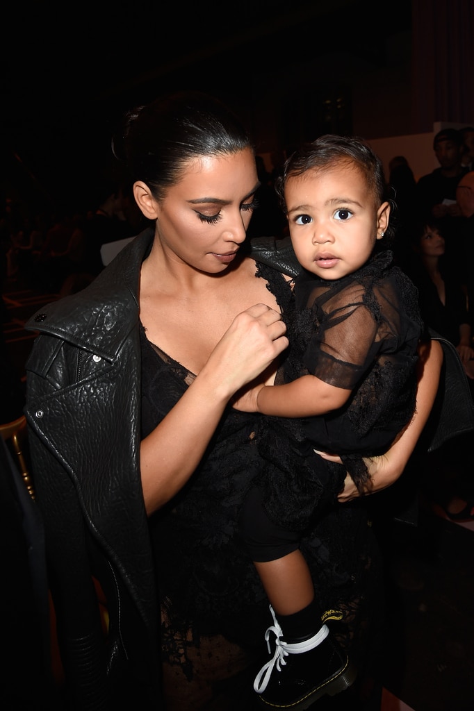 Kim Kardashian sagt, das mache Kids North und Saint Bond