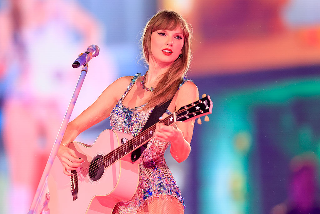 Taylor Swift Stops Show to Sing to Help Fan in Distress