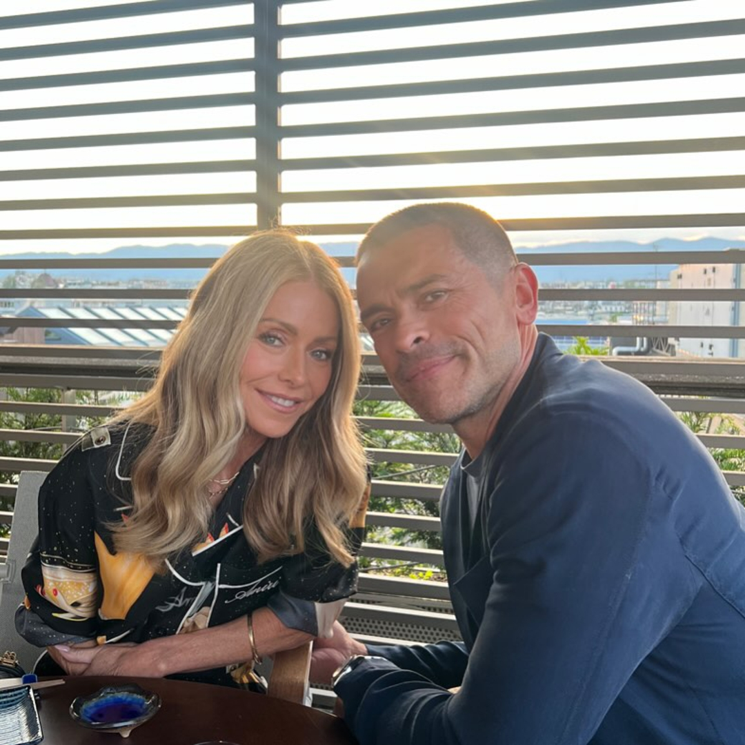 Kelly Ripa, Mark Consuelos, Vacation photos 2024