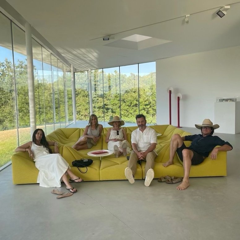 Jennifer Aniston, Jimmy Kimmel Molly McNearney, Jason Bateman, Amanda Anka