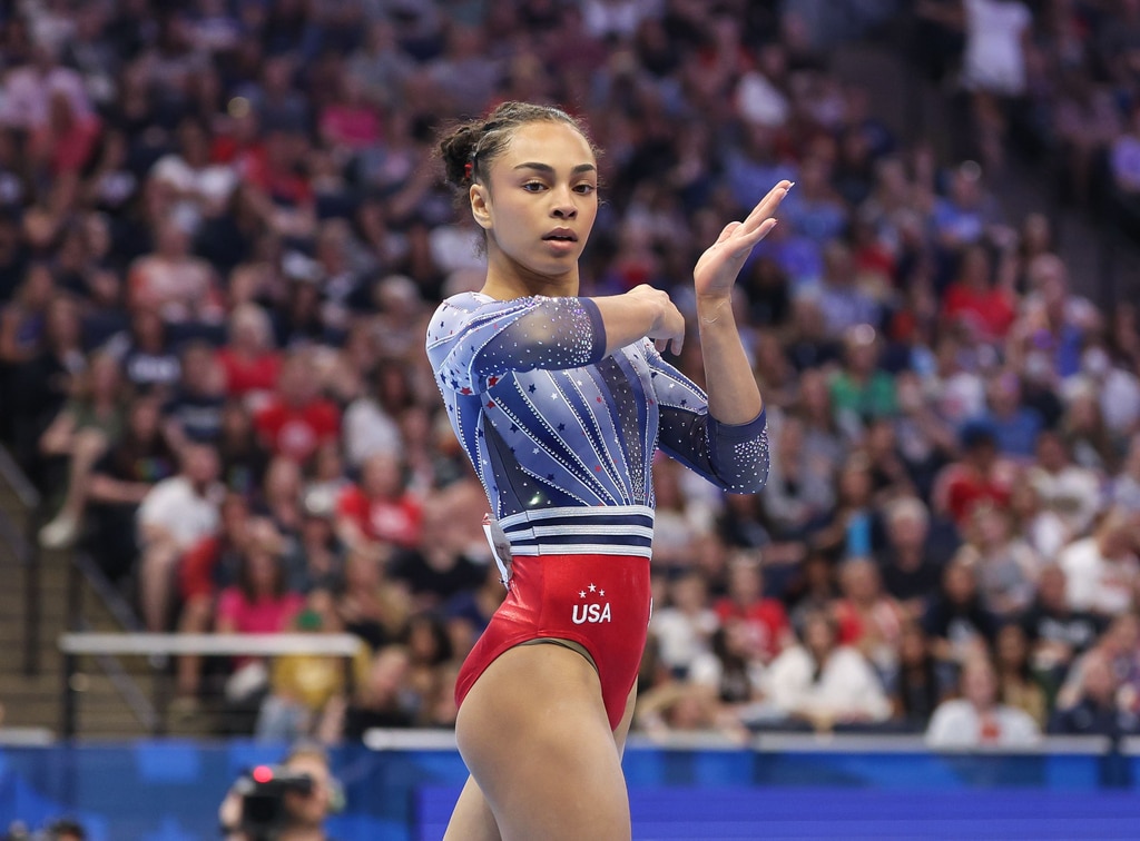 A ginasta Aly Raisman defende Jade Carey após sua queda nos Jogos de Paris