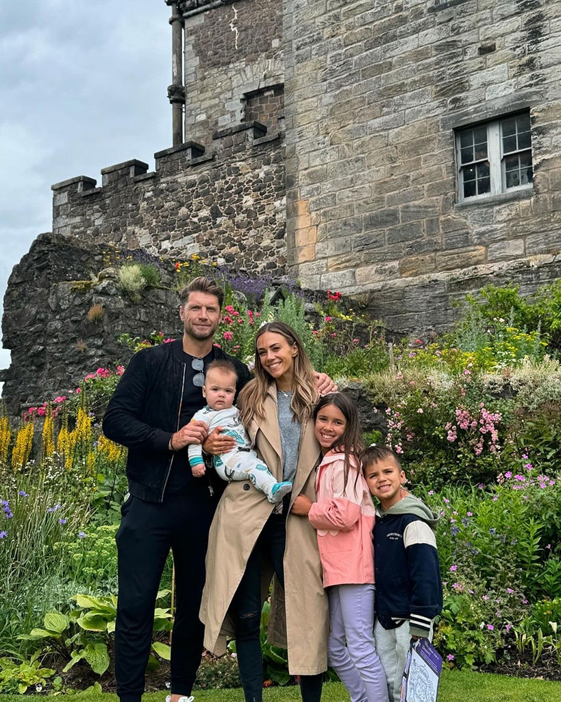 Jana Kramer và Allan Russell kết hôn trong đám cưới thân mật ở Scotland