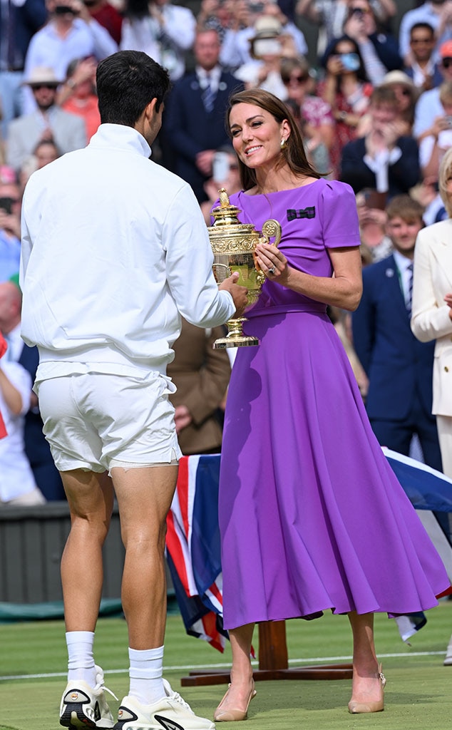 Kate Middleton e Princesa Charlotte em Wimbledon durante passeio raro