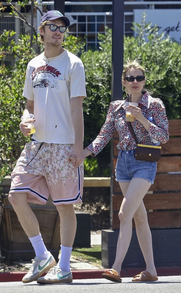 Emma Roberts, Son Rhodes'un İlk Okul Fotoğrafını Paylaştı