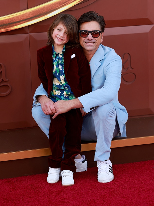 John Stamos bromea sobre el nuevo hito "traumático" de su hijo Billy que condujo a la terapia