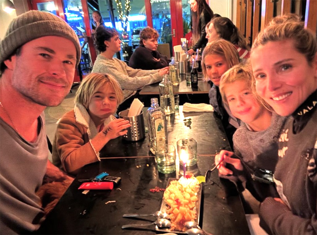 Chris Hemsworth comparte una dulce foto con Elsa Pataky y sus 3 hijos