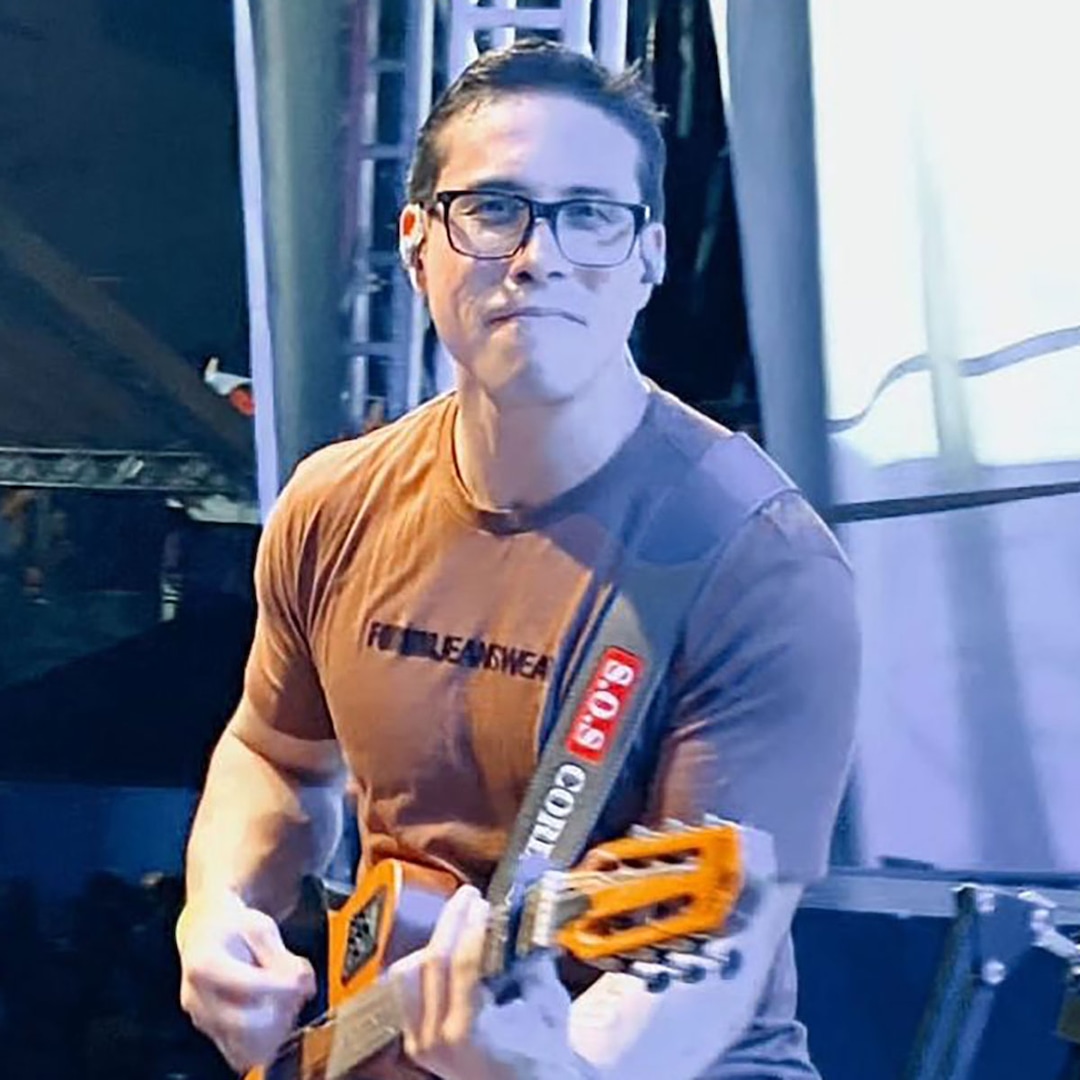 Singer Ayres Sasaki Dead at 35 After Being Electrocuted on Stage – E! Online Singer Ayres Sasaki Dead at 35 After Being Electrocuted on Stage – E! Online