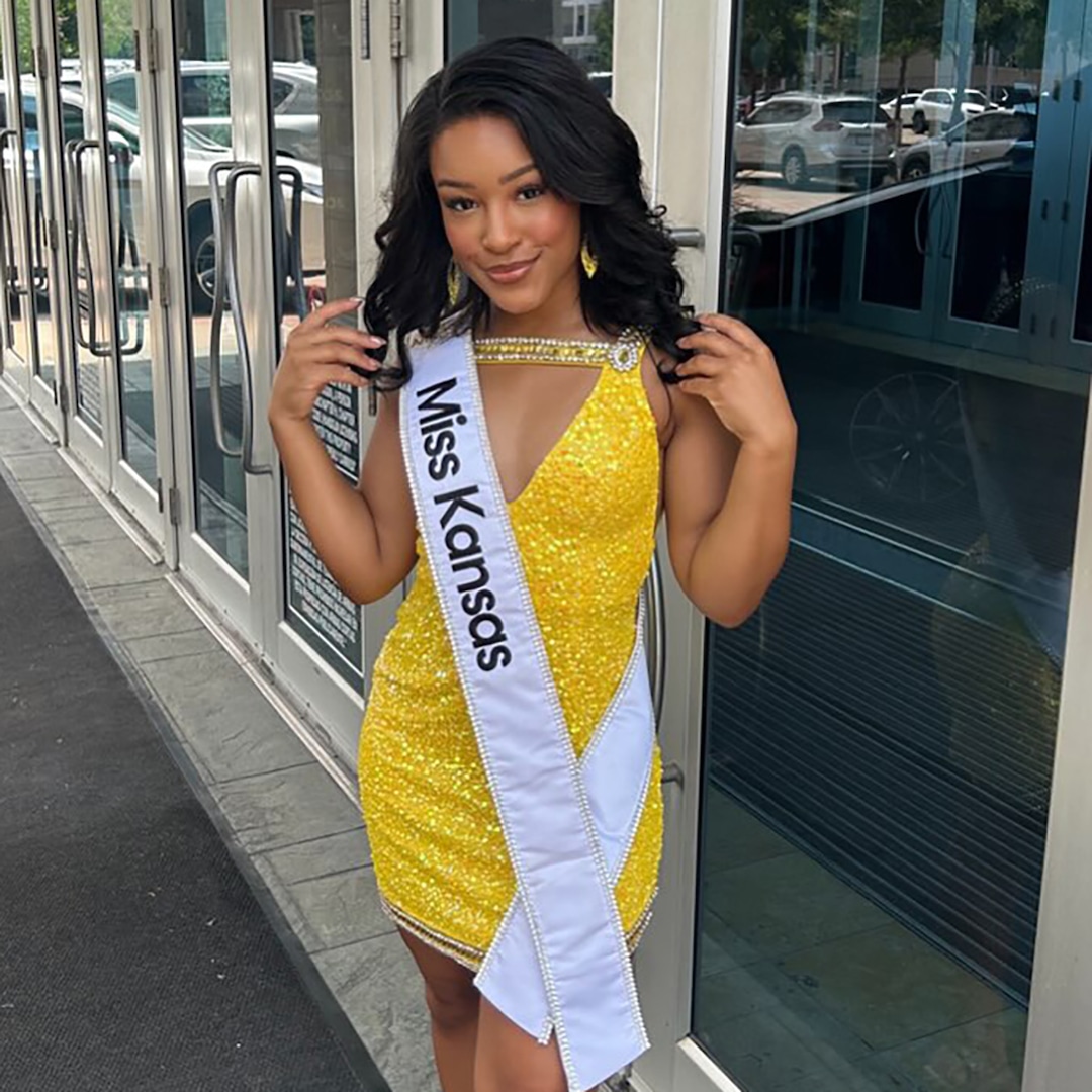 Miss Kansas Alexis Smith Calls Out Her Alleged Abuser Onstage in Viral Video – E! Online Miss Kansas Alexis Smith Calls Out Her Alleged Abuser Onstage in Viral Video – E! Online