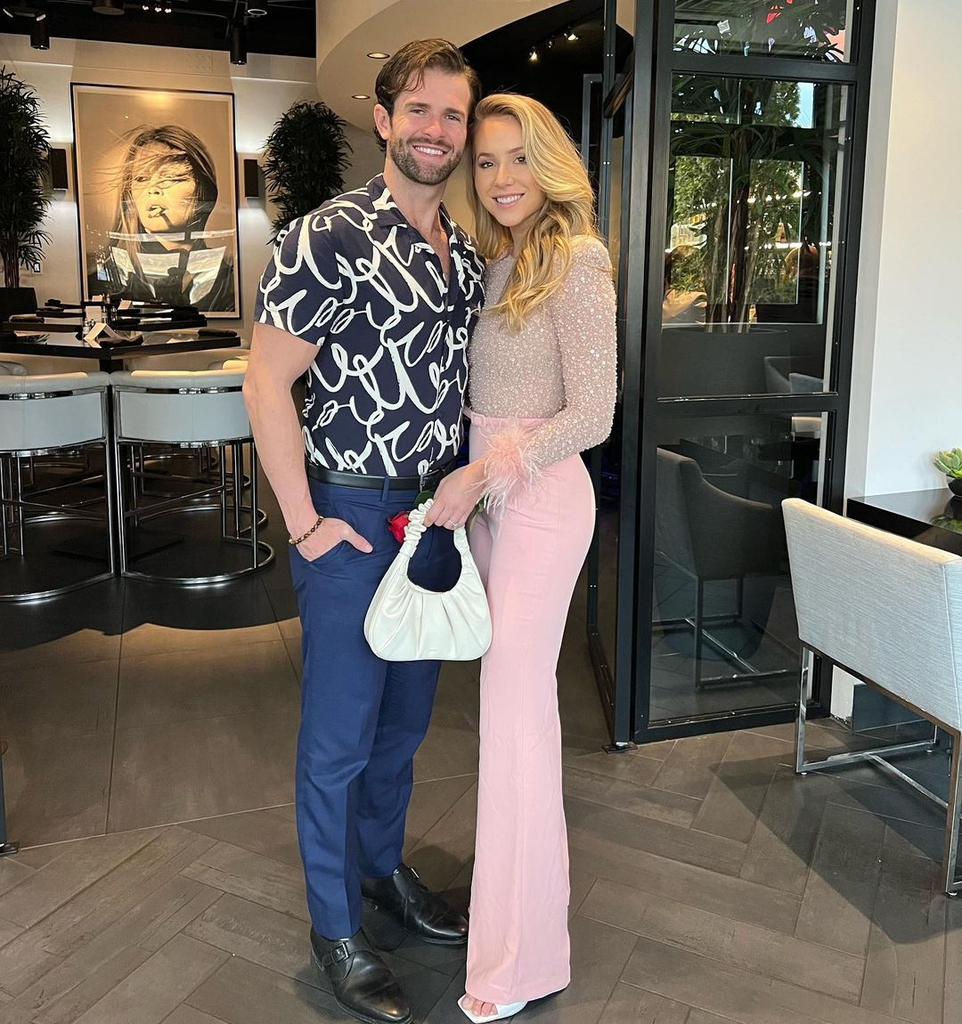 Chicago Fire Star Taylor Kinney Marries Model Ashley Cruger, image size:962x1024