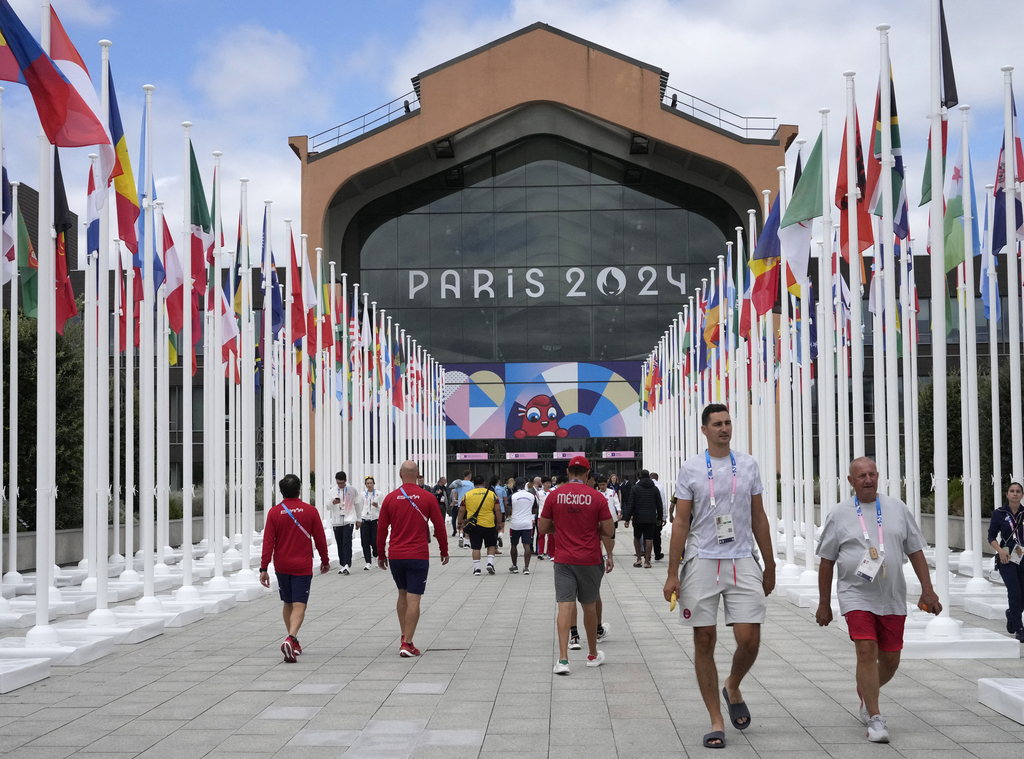 Paris 2024 Olympics, Olympic Village cafeteria