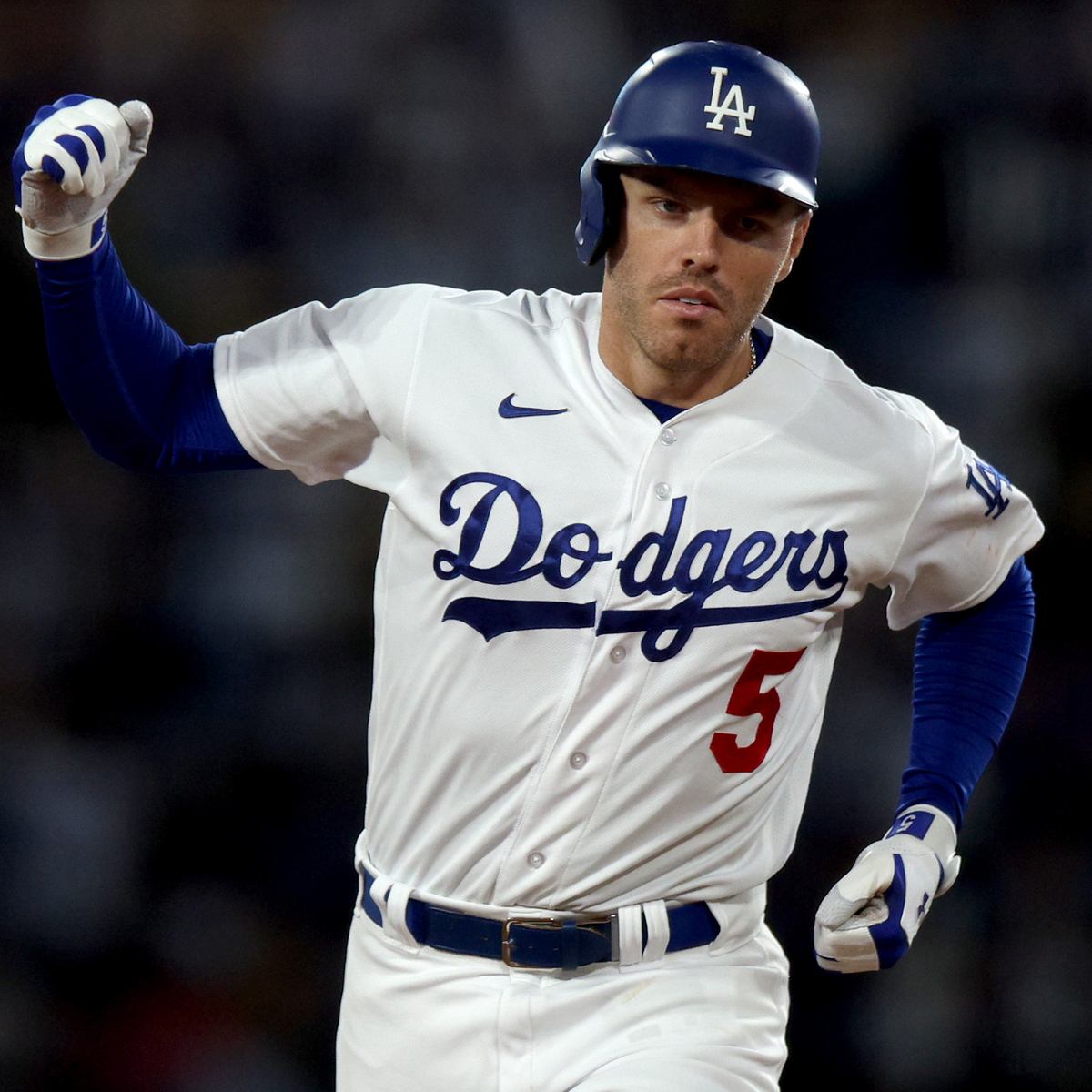 Dodgers Player Freddie Freeman’s 3-Year-Old Son Can’t Stand or Walk Amid Viral Infection – E! Online