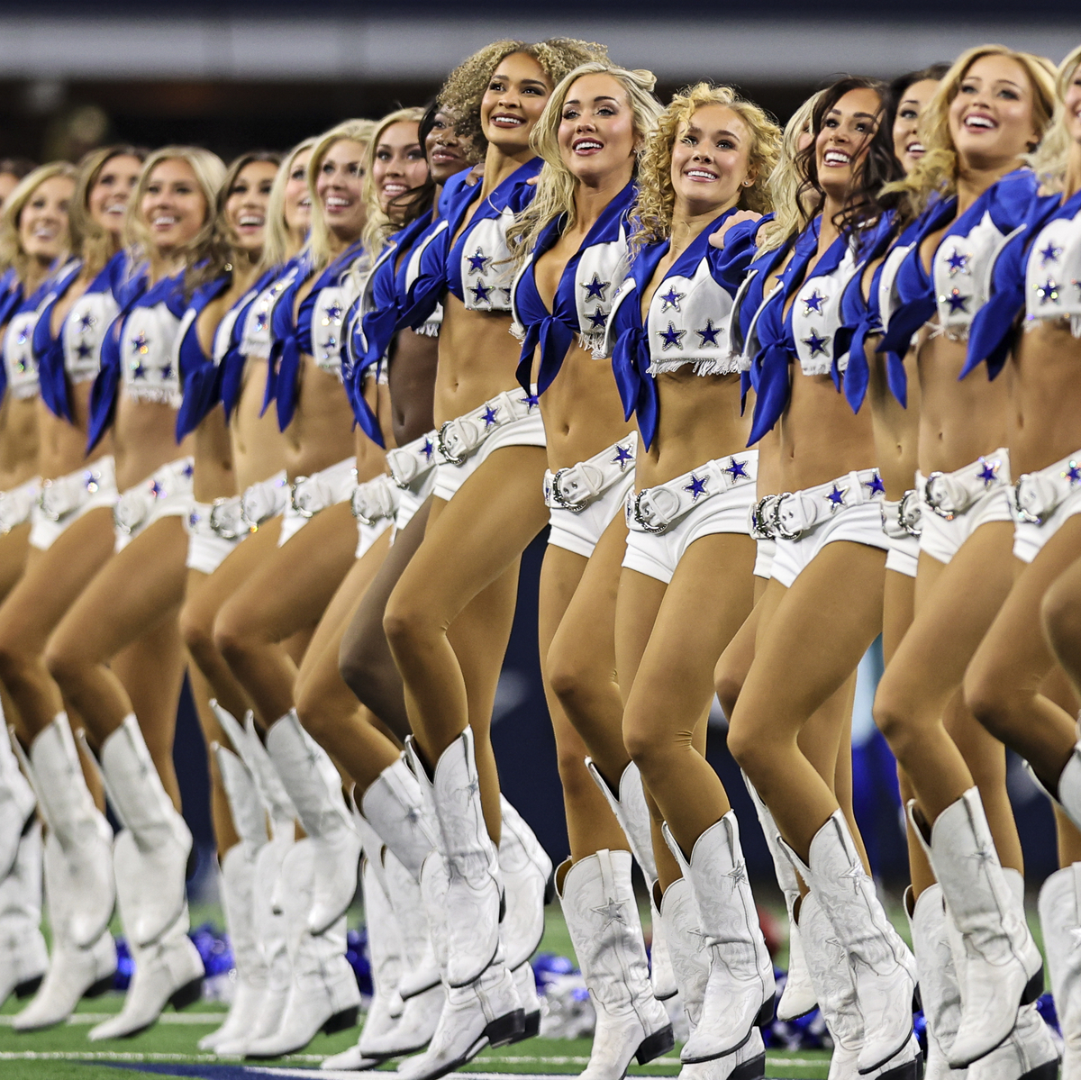 Dallas Cowboys Cheerleaders Get “Drastic” Pay Raise After Salary Criticism