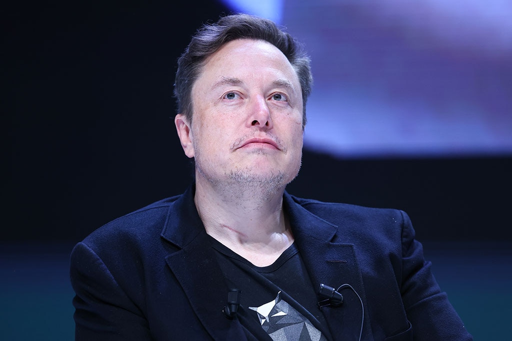 Elon Musk의 딸 Vivian이 트랜스 여행 중에 엄마와 함께 서있는 곳