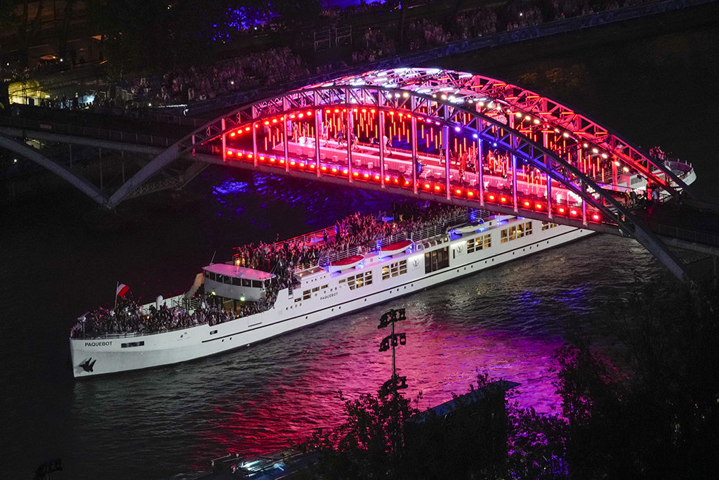 2024 Paris Olympics, opening ceremony, Seine bridge