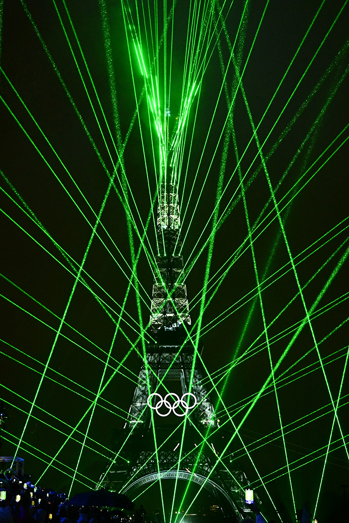 2024 Paris Olympics, opening ceremony, Eiffel Tower, lightshow