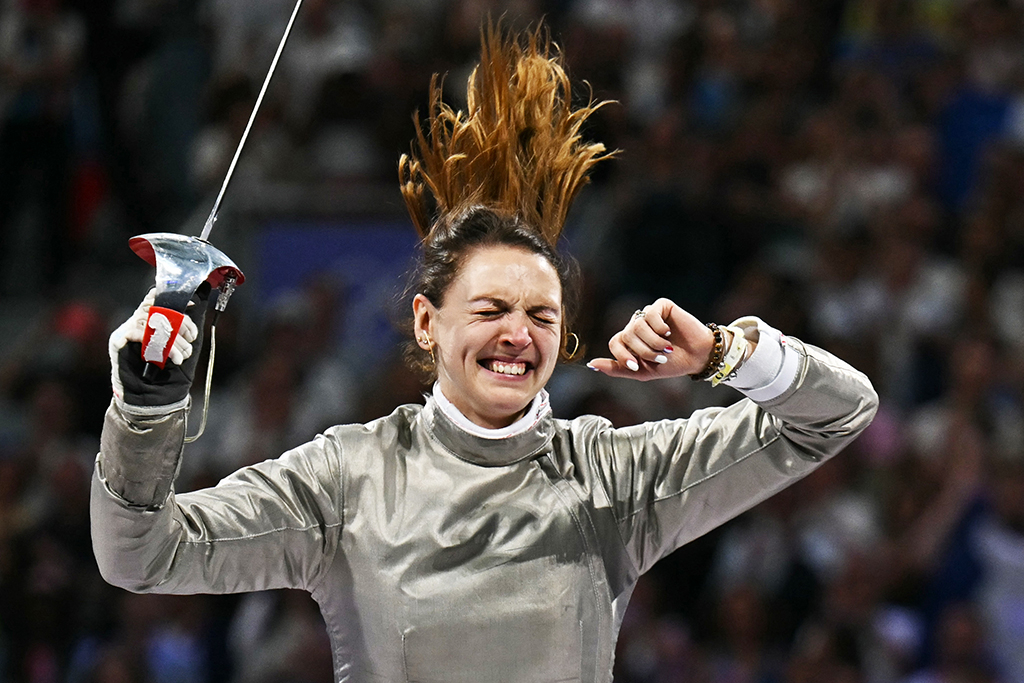 2024 Paris Olympics, Manon Apithy-Brunet, sabre, emotional photos